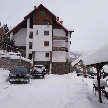 біля витягу Hotel