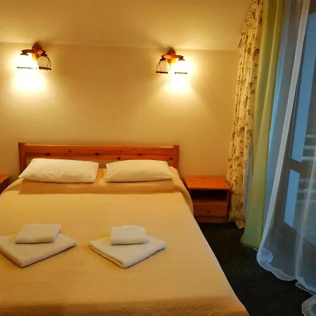 біля витягу Hotel