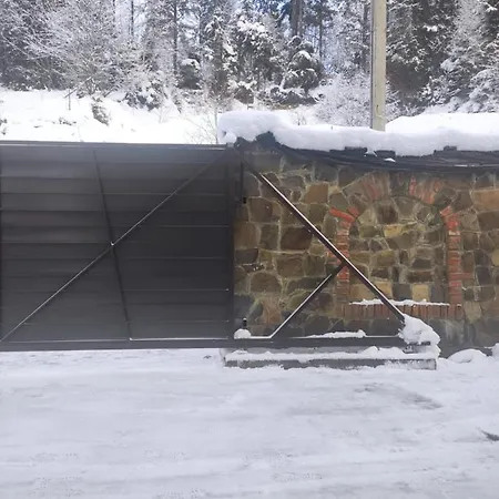 Hotel біля витягу Slavske