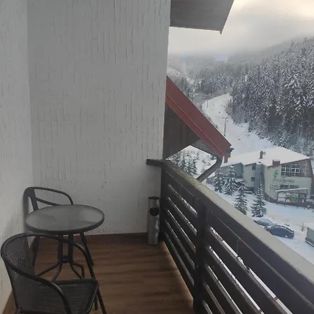 біля витягу Hotel