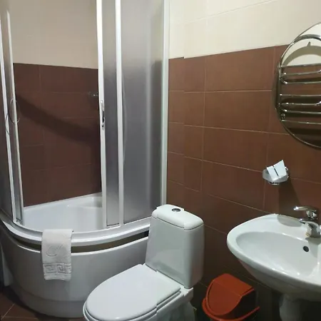 біля витягу Hotel Slavske
