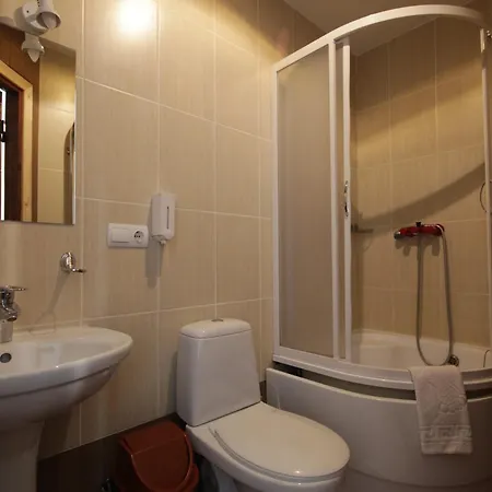 Hotel біля витягу *