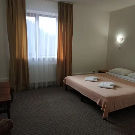 Hotel біля витягу *