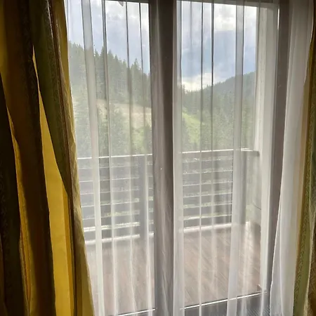 біля витягу Hotel