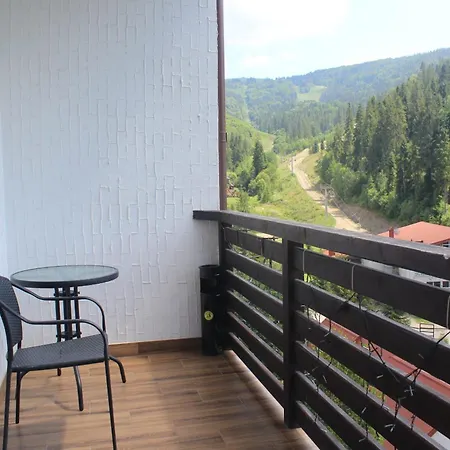 Hotel біля витягу