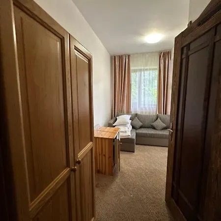 біля витягу Hotel *