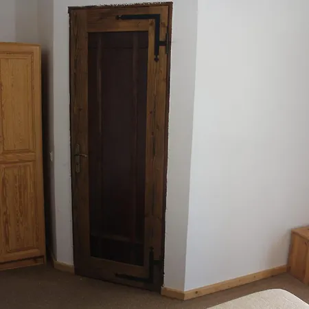 Hotel біля витягу *