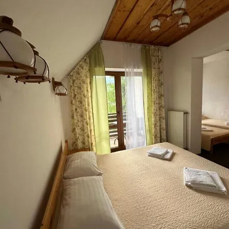 біля витягу Hotel