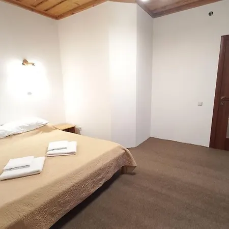 Hotel біля витягу