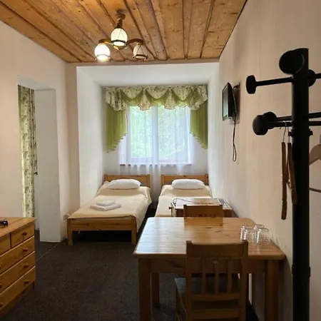 біля витягу Hotel Slavske