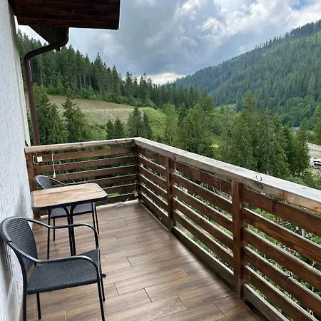 Hotel біля витягу Slavske