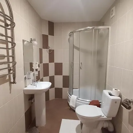 біля витягу Hotel