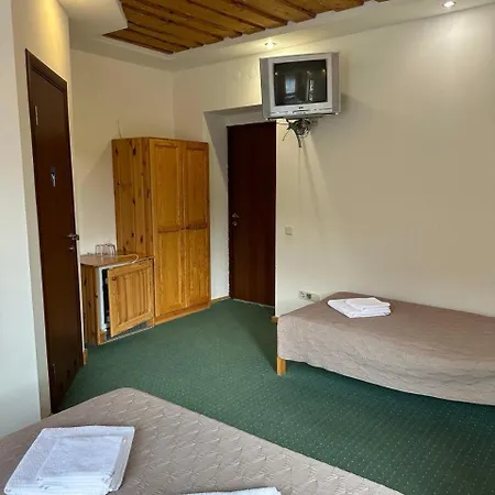 біля витягу Hotel