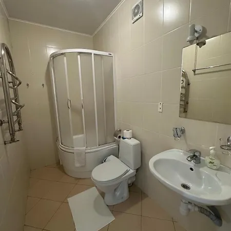 біля витягу Hotel *