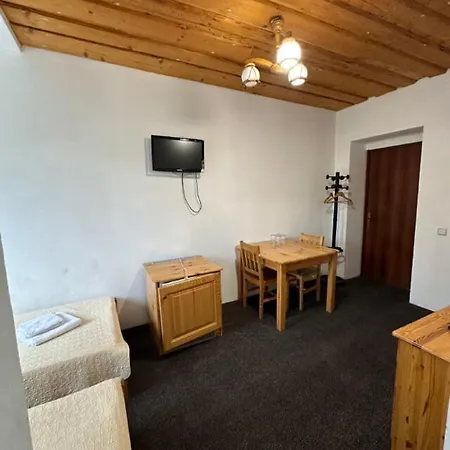 Hotel біля витягу *