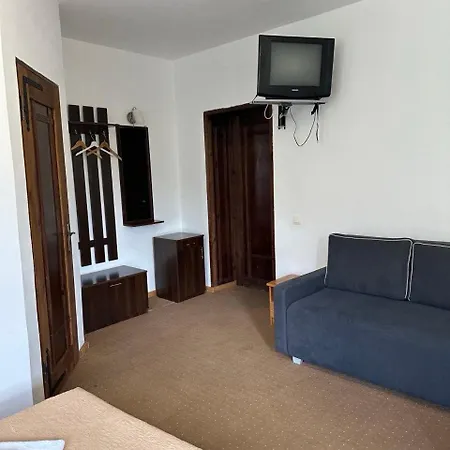 біля витягу Hotel